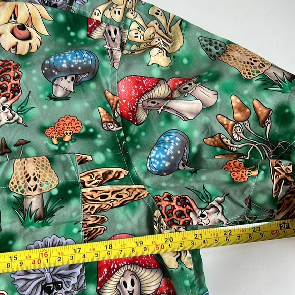 Crescent Creepers Mushroom short sleeve w front pocket green button up Size M - Picture 13 of 16